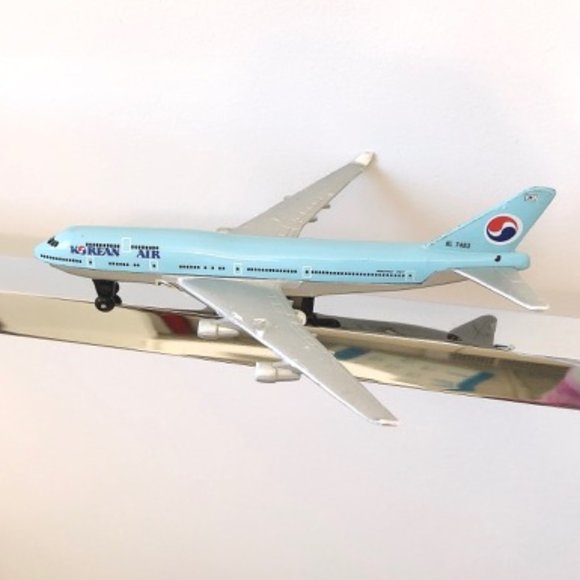 Vintage Korean Airplane Model - Picture 8 of 9